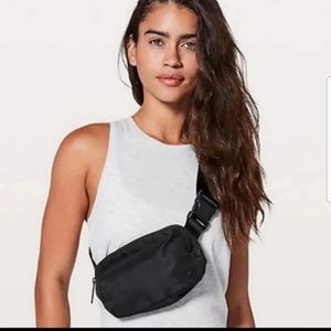 NWT LULULEMON EVERYWHERE BELT BAG BLACK